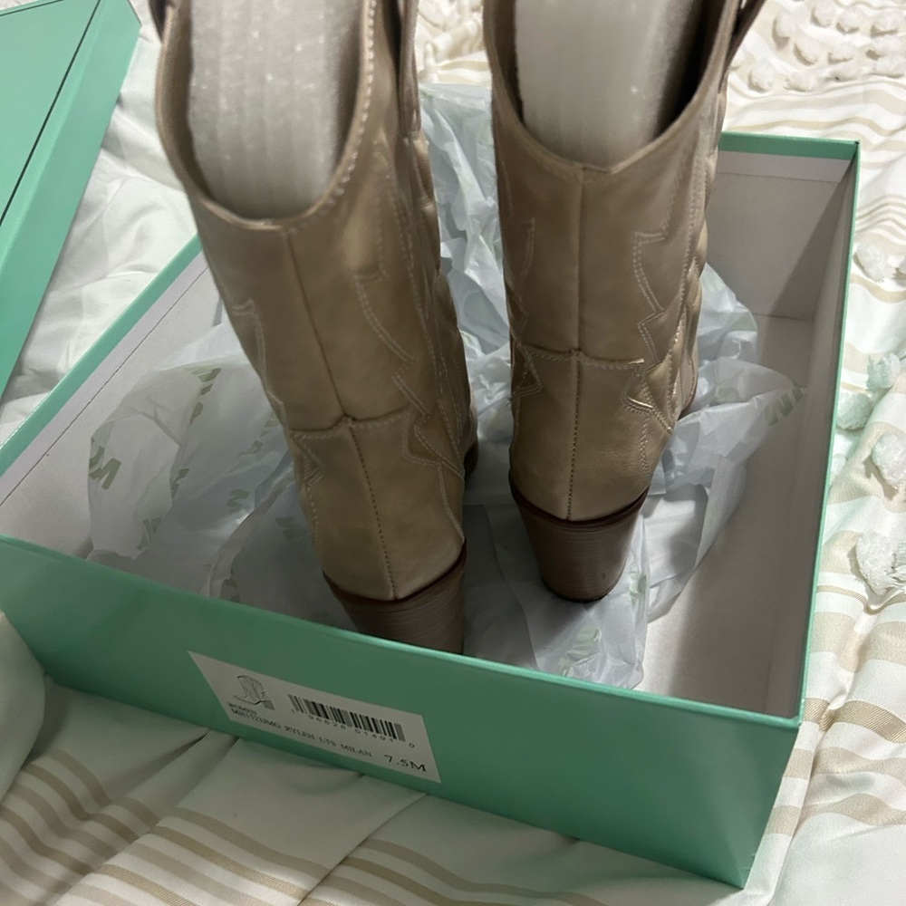 Mia Beige Western-Style Women's Boots - Picture 4 of 6